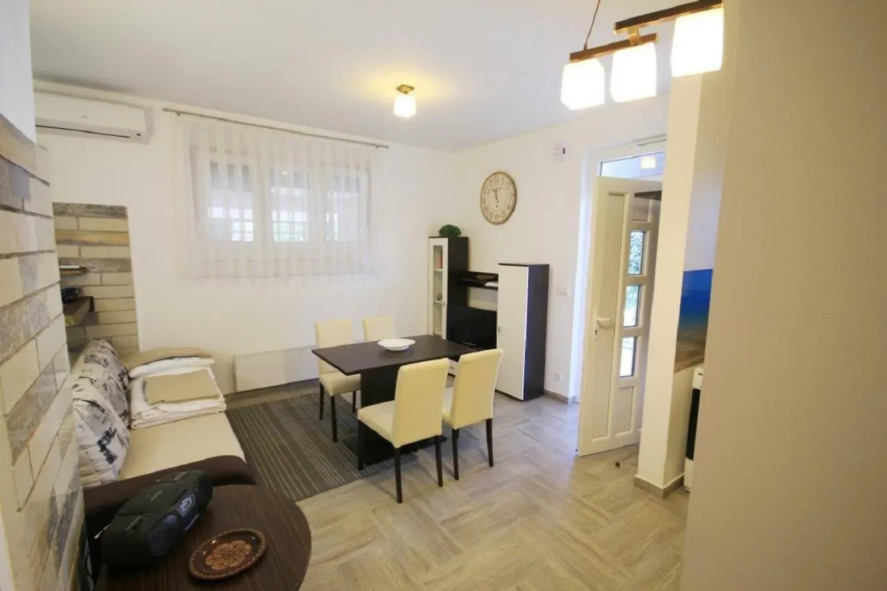 Kristijan Apartments Novigrad